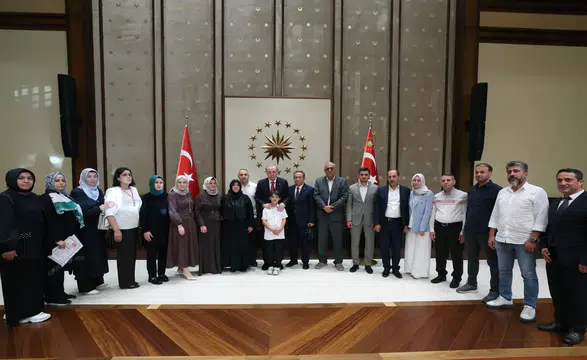 Cumhurbaşkanı Erdoğan, hayatını kaybeden öğrencilerin ailelerini Külliye’de ağırladı