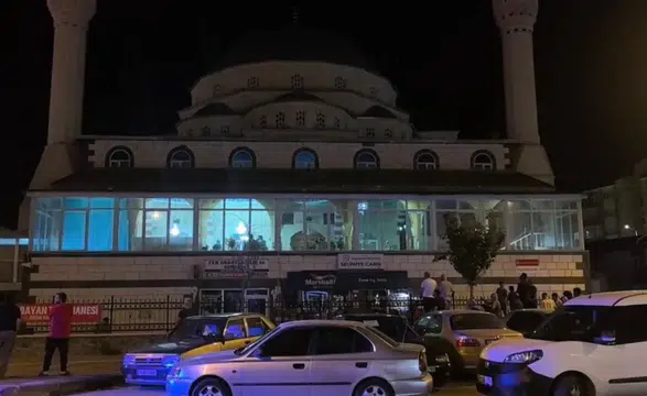 Camide asılı halde bulundu