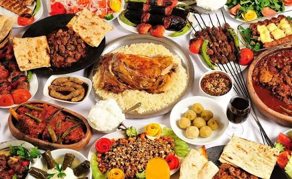 Türkiye'ye gelen turistler parasını en çok yemeğe harcıyor: 6 ayda 6 milyar dolar gelir