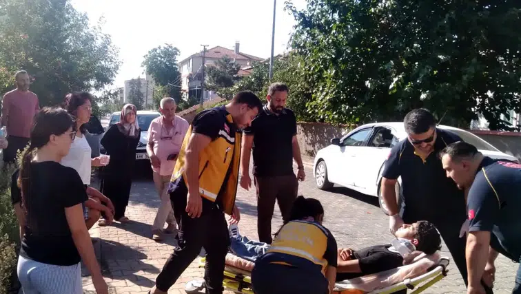 Gazi Caddesi Kesişiminde Korkutan Kaza: Yaralı Sürücü Hastaneye Kaldırıldı