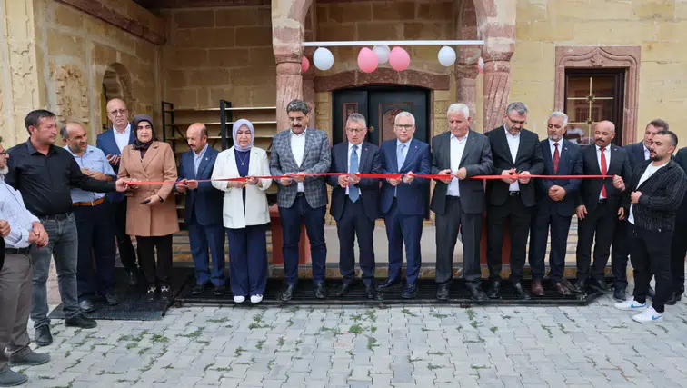 Şarkışla Cemel Beldesi’nde Mesire Alanı ve Köy Konağı Hizmete Açıldı