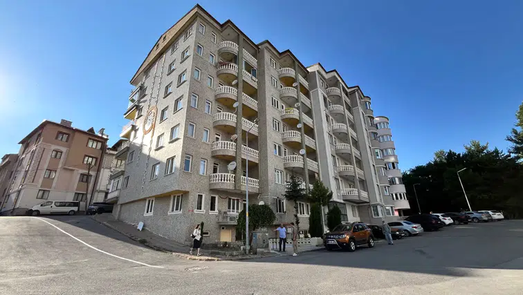 Bahçe Duvarı Örmek İstediler, Kendi Arazilerinde Yol Olduğunu Öğrendiler