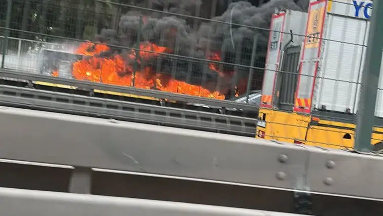 Bakırköy’de Hareket Halindeki İETT Otobüsünde Yangın Paniği: Alev Alev Yandı!