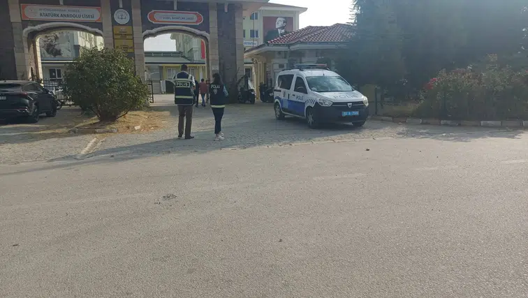 Afyonkarahisar’da Okul Çevreleri ve Parklarda Dev Denetim: 2 Aranan Şahıs Yakalandı!