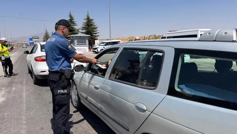 Karaman'da Dev Asayiş Operasyonu! 13 Kişi Parfüm Gibi Arandı ve Tutuklandı