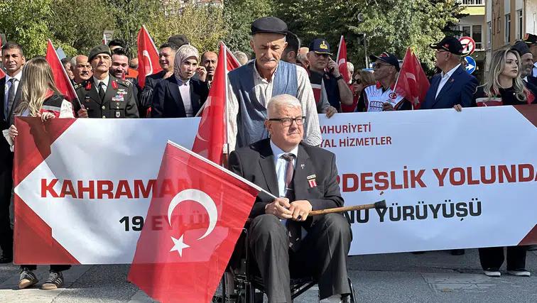 Yürüyüşe Tekerlekli Sandalyesiyle Katılan Gaziden Tarihi Çağrı