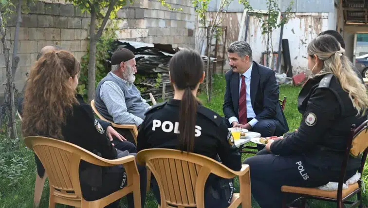 Erzincan'da Şehit Babasına Vefa! Emniyet Müdüründen Anlamlı Ziyaret