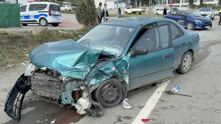 Samsun’da 3 Araç Birbirine Girdi: Zincirleme Kazada 2 Yaralı