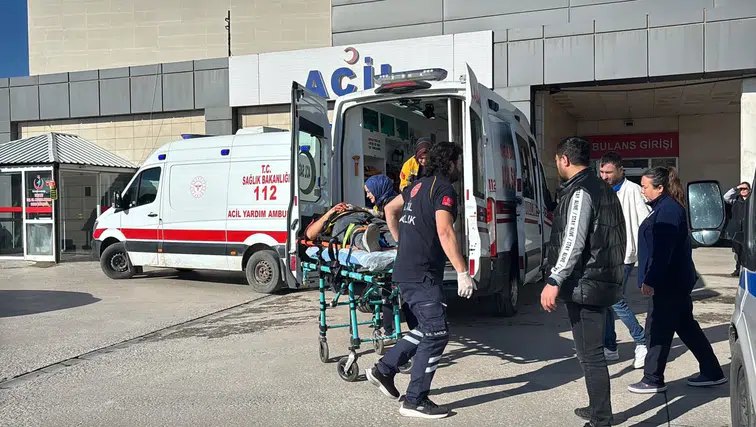 Kütahya'da Sanayi İçinde Kaza! Motosikletteki 2 Kişi Yaralandı