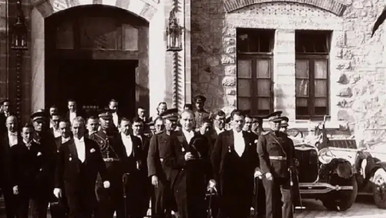 Atatürk'ün 'Efendiler yarın Cumhuriyet'i ilan edeceğiz' sözünün hikayesi