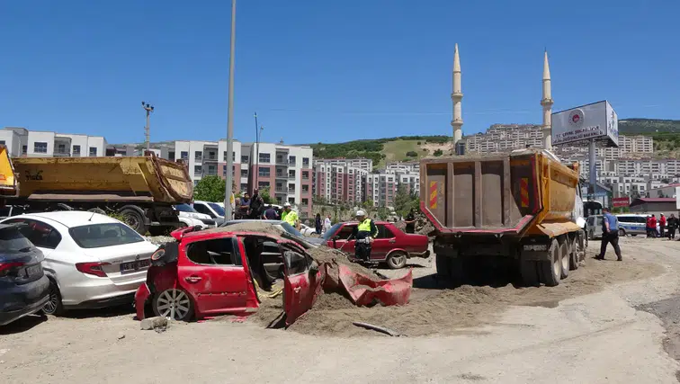 Kahramanmaraş’ta Freni Boşalan Kamyon 7 Araca Çarptı