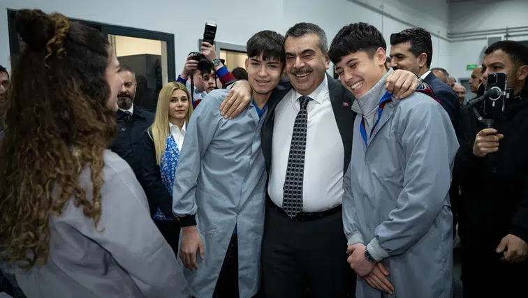 Eğitimde dikkat çeken gelişme bu yıl her 100 öğrenciden 43'ü... Yusuf Tekin açıkladı