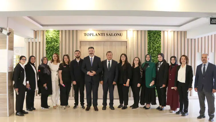 Sivas’ta Dünya Hemşireler Günü’nde Okul Hemşireleri Bir Araya Geldi