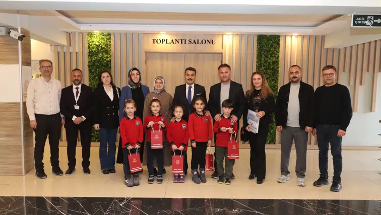 Minik Eller Büyük İşler Projesine Eğitim Müdüründen Takdir