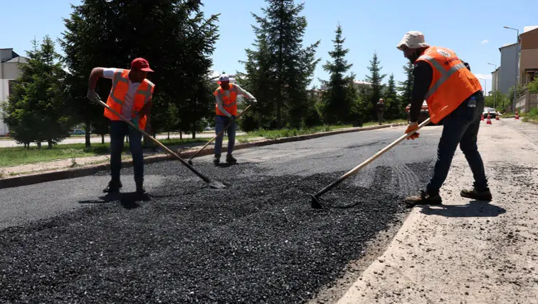 Sivas Belediyesi Üç Mahallede Çalışmalarını Sürdürüyor!