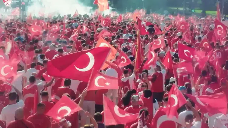 AK Parti’den Millî Takım ve tüm taraftarlara hediye şarkı “Siz Hepiniz Biz Türkiye”