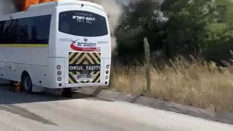 Sürücü Son Anda Aynadan Fark Etti! Ortalık Bir Anda Savaş Alanına Döndü, Kamera Kayıttaydı!