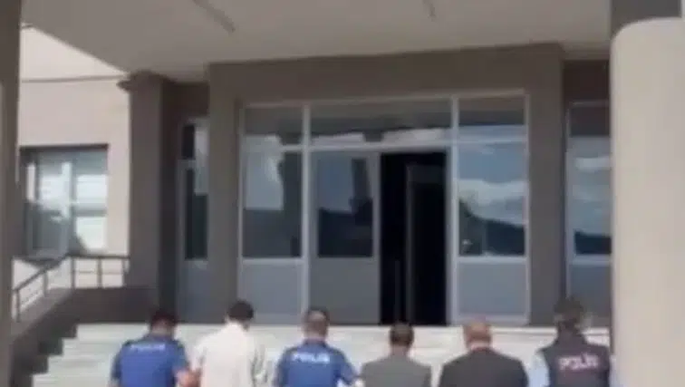 Sivas’ta Göçmen Kaçakçılığı Operasyonu: 8 Düzensiz Göçmen Yakalandı, 3 Kişi Tutuklandı