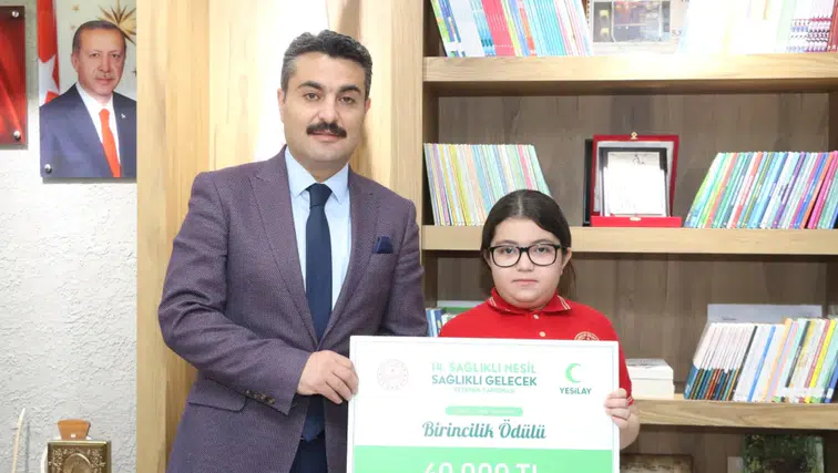 Türkiye Birincisi Sümeyye Azra Koçyiğit’ten Millî Eğitim Müdürü Erdoğan’a Ziyaret