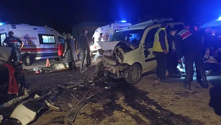 Sivas-Gürün Yolunda Feci Kaza: 8 Yaralı, 4'ünün Durumu Ağır