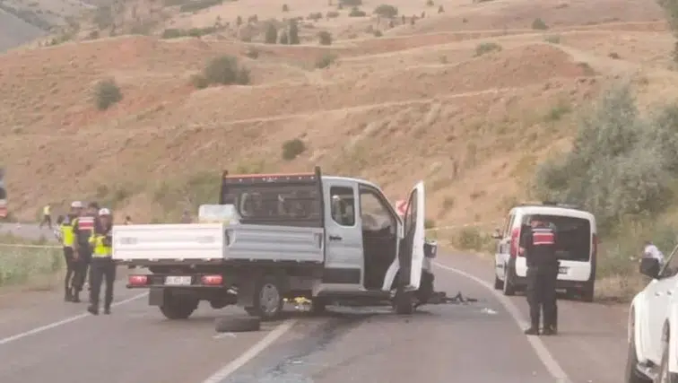 Divriği'de Feci Kaza: 1 Kişi Hayatını Kaybetti, 2 Yaralı
