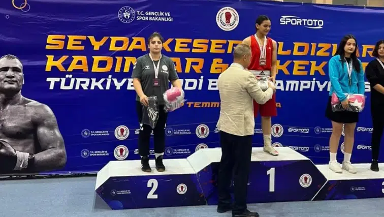 Sivaslı Boksör Ecrin Ülkü Asanakut Türkiye İkincisi Oldu