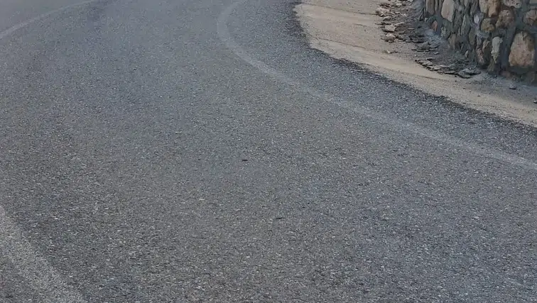 Kurtalan'da Feci Kaza! Kontrolden Çıkan Kamyonet Şarampole Devrildi