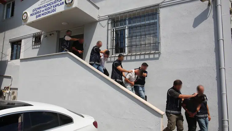 Kocaeli Merkezli 3 İlde Şok Operasyon! Sahte Kimlik Şebekesi Çökertildi