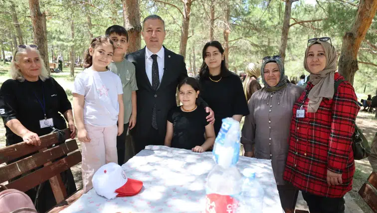Başkan Adem Uzun, Yetim Çocuklarla Piknikte Buluştu