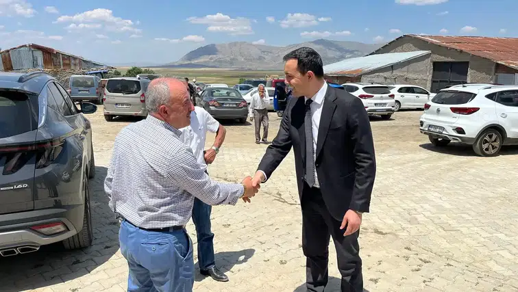 Sivas'ta Kaymakam Mahallede Sahaya İndi! Talepleri Tek Tek Not Aldı...