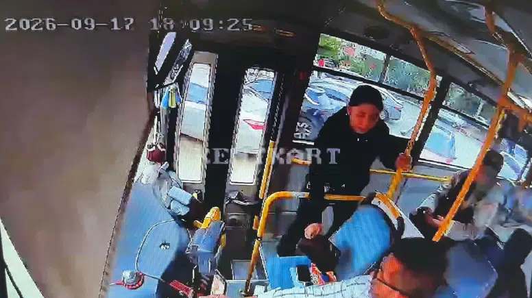 Kastamonu'da Otobüste Unutulan Para Dolu Çanta Sahibine Verildi