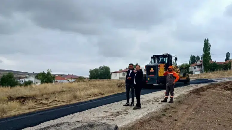 Sivas Altınyayla’da Hafta Sonu Mesaisi: Köy Yollarında Çalışmalar Sürüyor