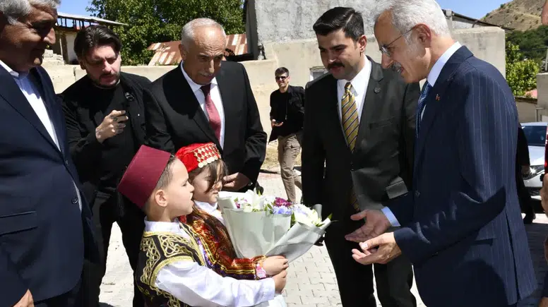Bakan Uraloğlu Gürün’de Tarihi ve Turistik Noktaları Ziyaret Etti