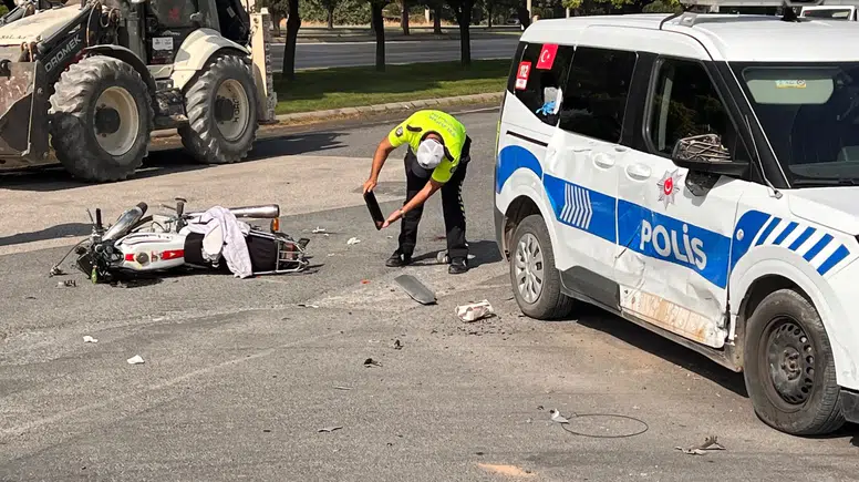 Kahramanmaraş’ta motosiklet polis aracına çarptı: 2 yaralı
