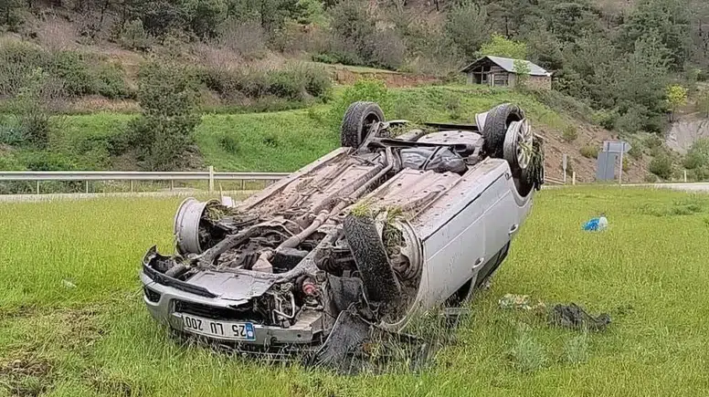 Lastiği Patlayan Araç Savruldu: 5 Kişi Yaralandı!