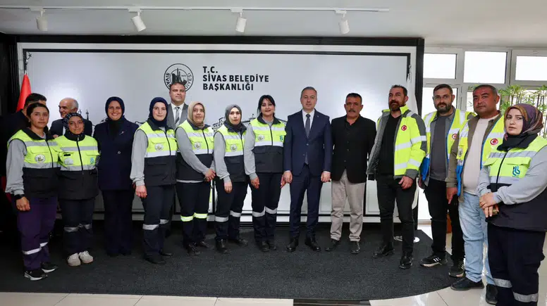 Bayram Öncesi Adem Uzun Belediye Personeliyle Bayramlaştı