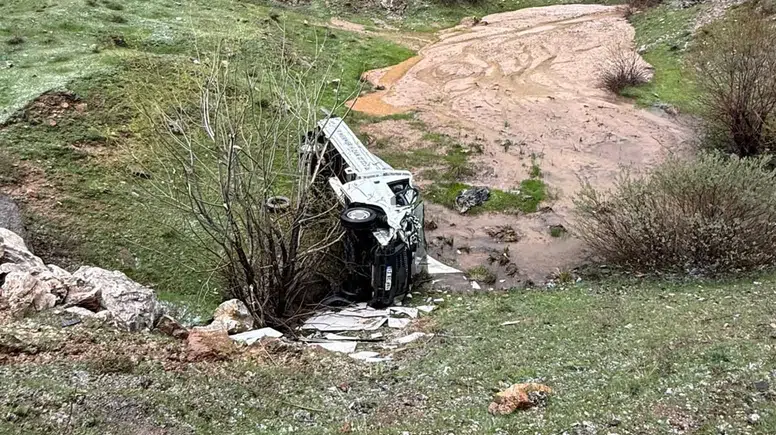 Yolalan’da feci kaza! Otomobil savruldu: 4 kişi yaralandı