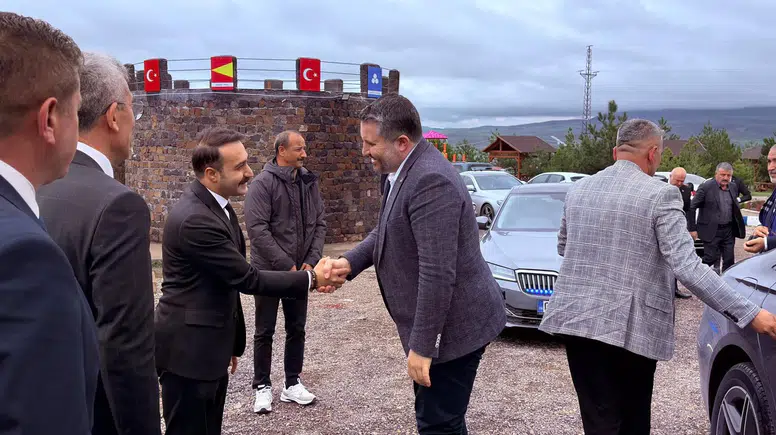 Sanayi ve Teknoloji Bakan Yardımcısı Oruç Baba İnan, çeşitli temas ve incelemelerde bulunmak üzere Gemerek ilçesini ziyaret etti.