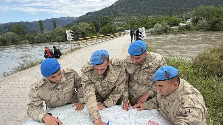 216 Personel ve 6 Dronla 8 Farklı Bölgede Eş Zamanlı Arama