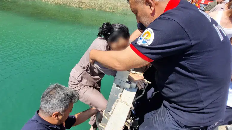 Köprüden Nehre Düşen Kadın İçin Seferber Oldular
