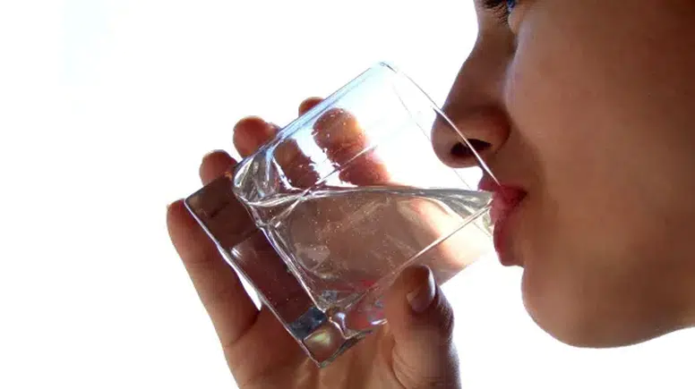 Yaz Sıcaklarında Beslenme Uyarısı: Su ve Mineral Kaybına Dikkat