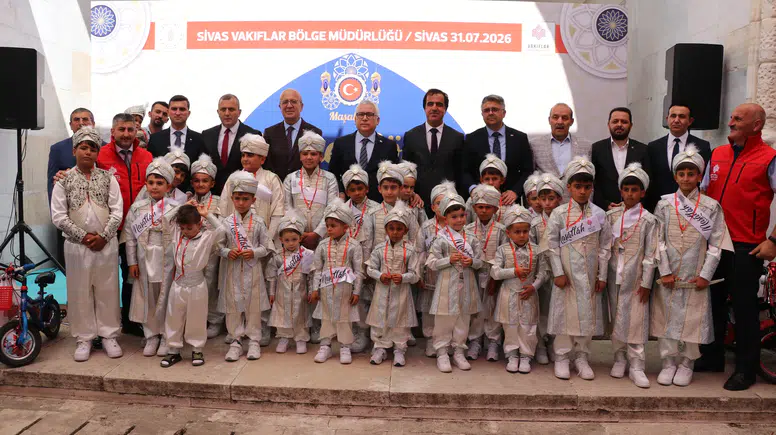 Sivas’ta 530 Yıllık Vakıf Geleneği Yaşatıldı: 30 Çocuğa Sünnet Şöleni