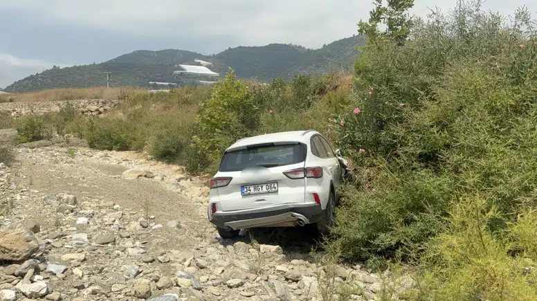 Gazipaşa'da Otomobil Dereye Uçtu: Sürücü Hastaneye Kaldırıldı!