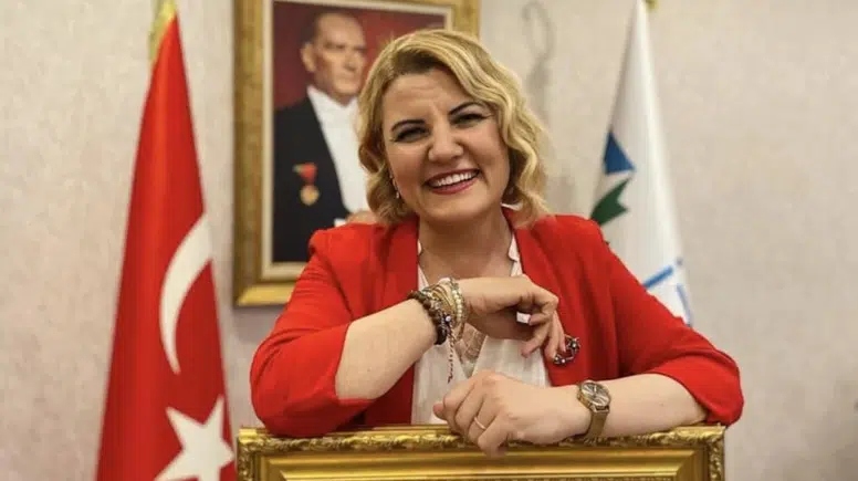 İzmit Belediyesi Soruşturmasında Yeni Görüntüler: Para Zarfı Dosyada!