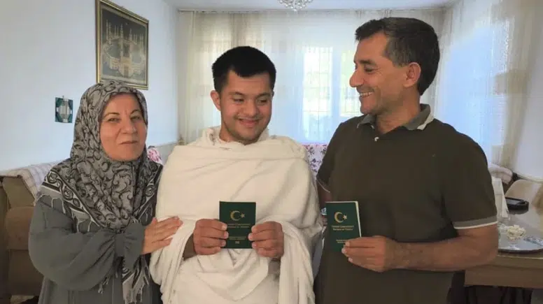 Mersin'de Gözyaşları İçinde Dua Etmişti: Engelli Genç Kutsal Topraklara Gidiyor