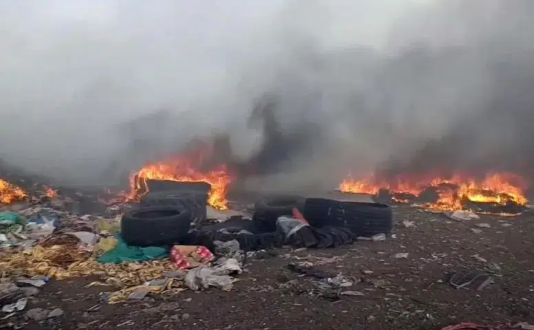Sivas’ın Şarkışla ilçesinde vahşi depolama alanında çıkan yangın 5’inci gününde de devam ediyor
