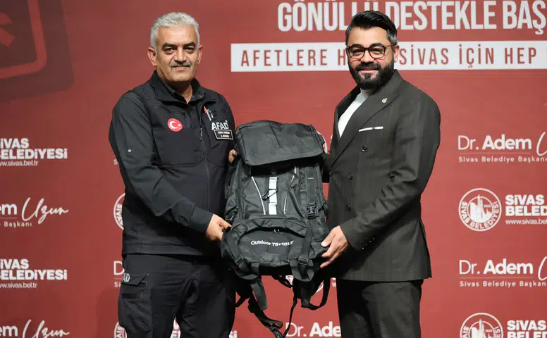 Sivas Belediyesi'nden Mahalle Temelli Afet Adımı: Gönüllü İtfaiyeciler Sertifikalarını Aldı