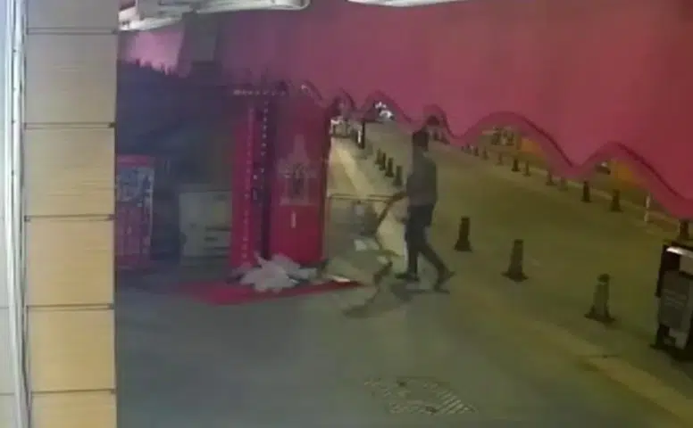 Sivas’ta Market Arabası Hırsızlığı Kamerada