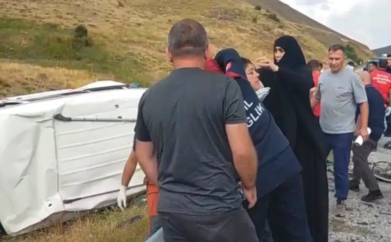 Sivas’ta Feci Kaza: 5’i Çocuk 11 Yaralı