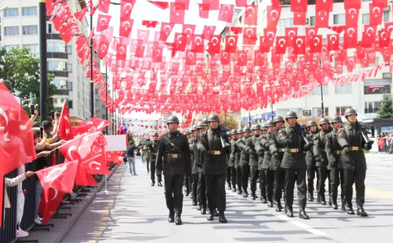 Sivas’ta 30 Ağustos Coşkusu: Güvenlik Güçlerinden Gururlandıran Tören Geçişi